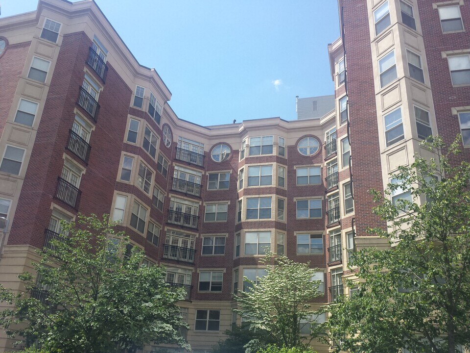 Landmark Square Apartments in Boston, MA - Building Photo