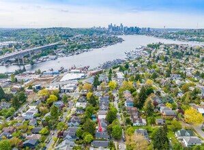 4042 1st Ave NE in Seattle, WA - Building Photo - Building Photo