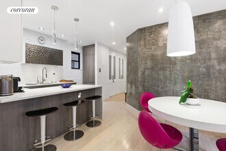 344 W 49th St in New York, NY - Building Photo - Building Photo