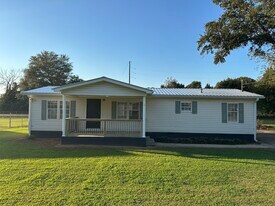 38 Shuford St in Lavonia, GA - Building Photo