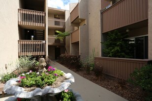 Pacific Bay Club Apartments in San Diego, CA - Building Photo