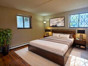 303 Lowell St, Unit 1 in Somerville, MA - Foto de edificio - Building Photo