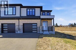 127 Dunnigan Dr in Kitchener, ON - Building Photo