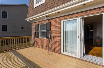 302 S Dogwood Dr in Harrisonburg, VA - Foto de edificio - Building Photo