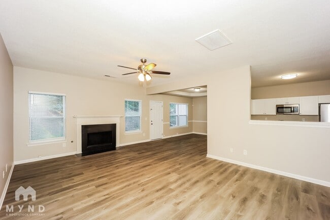 5805 Little River Rd in Atlanta, GA - Foto de edificio - Building Photo