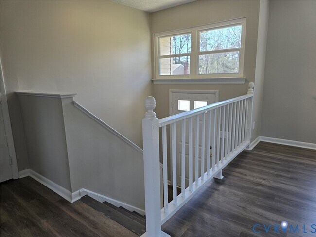 10200 Stroud Ln in North Chesterfield, VA - Foto de edificio - Building Photo