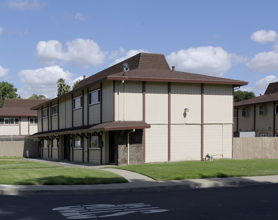 Harbor Village Townhomes in West Sacramento, CA - Foto de edificio