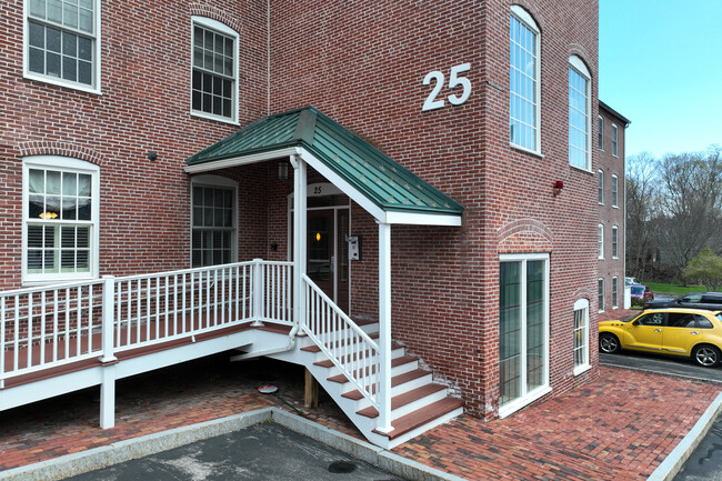 The Lofts at Clark's Pond in Amesbury, MA - Building Photo - Building Photo