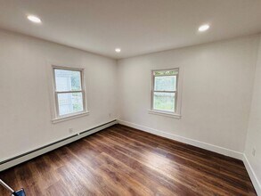 72 Singworth St in Oyster Bay, NY - Building Photo - Building Photo