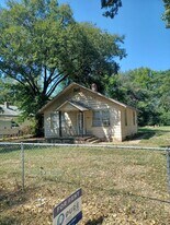 1419 NW Logan St in Topeka, KS - Building Photo