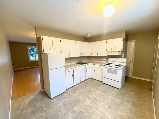 1900-1900 Strathcona Ave in Prince George, BC - Building Photo - Building Photo