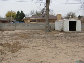 801 W Centre Ave in Artesia, NM - Building Photo - Building Photo