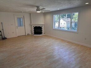 39 Raymond St in Franklin, MA - Building Photo - Building Photo