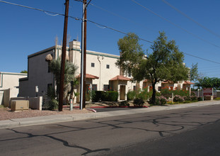 Garden View Villas in Phoenix, AZ - Building Photo - Building Photo