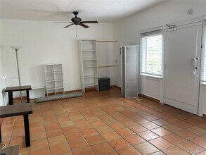 1311 15th Terrace-Unit -1 in Miami Beach, FL - Building Photo - Building Photo