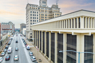 The Penthouse Davenport in Davenport, IA - Foto de edificio - Building Photo