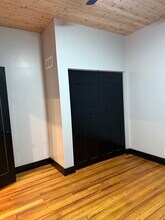 132 E Maple Ave, Unit Upstairs in Manlius, IL - Foto de edificio - Building Photo