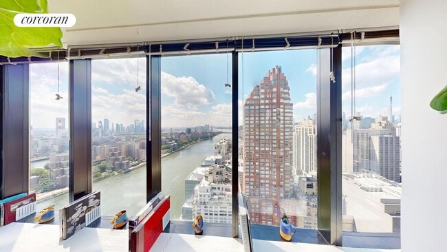 525 E 72nd St in New York, NY - Building Photo - Building Photo