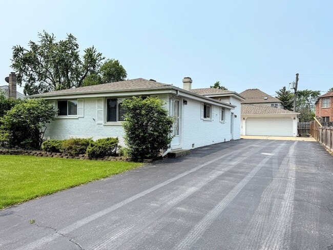 property at 572 N Emroy Ave