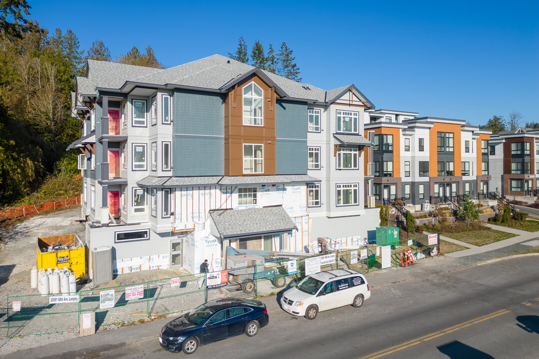 Arora Court in Langley Twp, BC - Building Photo