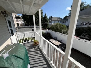 508 School St, Unit NA in Belmont, MA - Foto de edificio - Building Photo