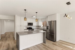 9813 Camino Loma Verde Ave in Las Vegas, NV - Building Photo