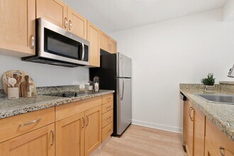 AVIA on Pike Street in Seattle, WA - Foto de edificio - Building Photo