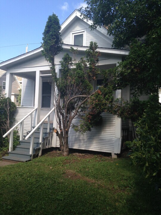613 E 8th St in Duluth, MN - Building Photo