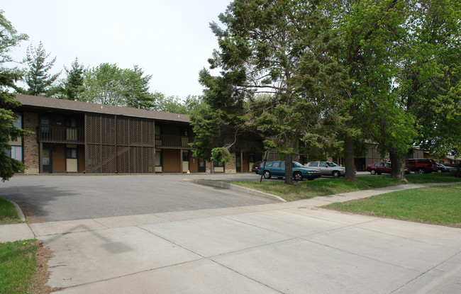 9800 Logan Ave S in Bloomington, MN - Building Photo - Building Photo