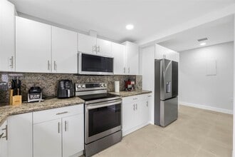 2244 SW 10th St in Miami, FL - Building Photo - Building Photo