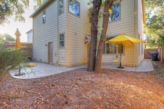 2744 Rochelle St in Santa Rosa, CA - Building Photo - Building Photo