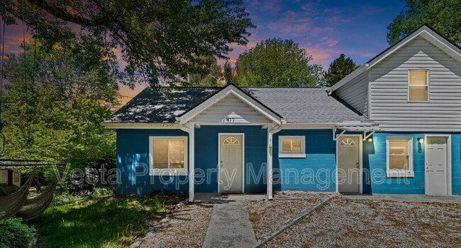 property at 817 Oakdale Rd