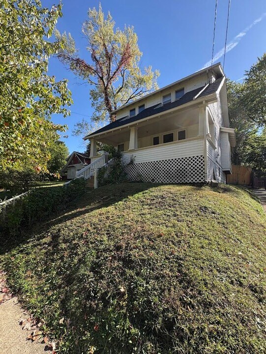 844 Lawton St in Akron, OH - Building Photo