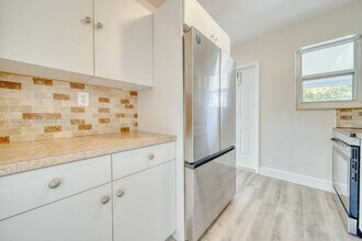 2798 SW 32nd Ave in Miami, FL - Building Photo - Building Photo