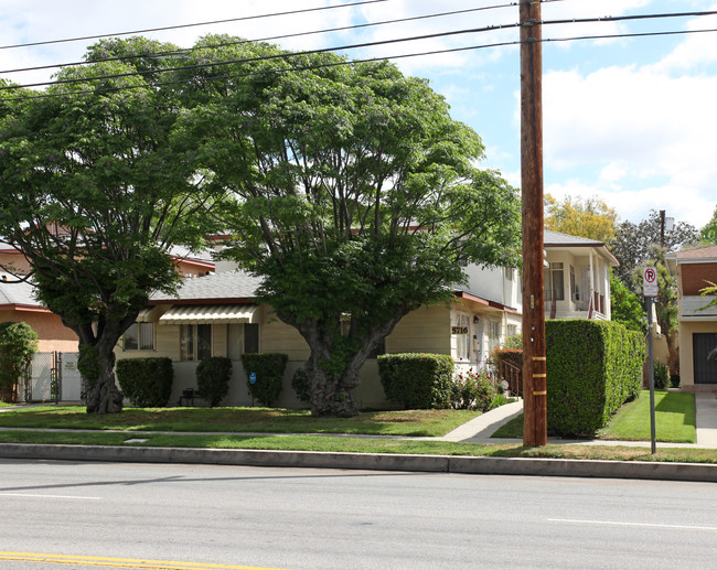 5716 Kester Ave in Van Nuys, CA - Building Photo - Building Photo