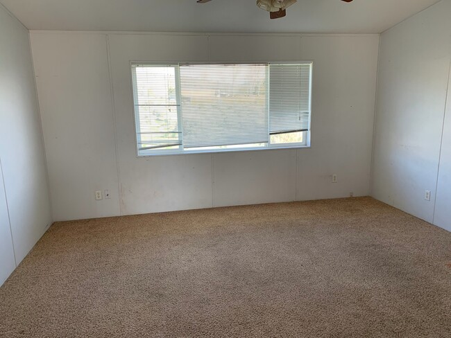 445 Westby Dr in Spring Creek, NV - Building Photo - Building Photo