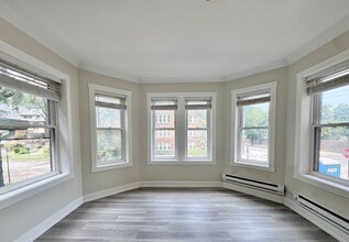 1425 W Hutchinson St, Unit 1 in Chicago, IL - Building Photo - Building Photo