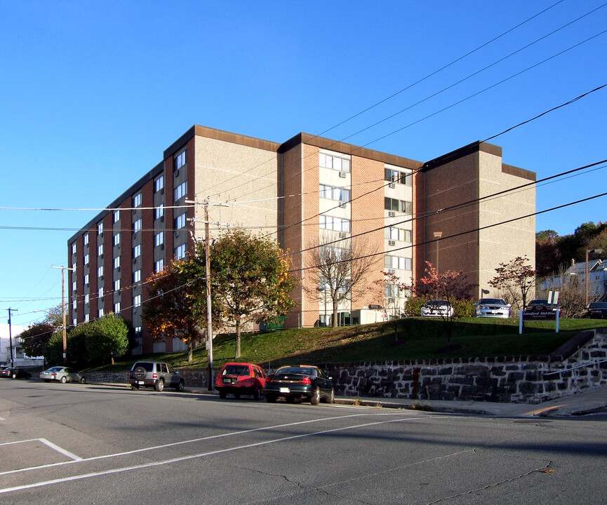 Lansford Mid-Rise in Lansford, PA - Foto de edificio