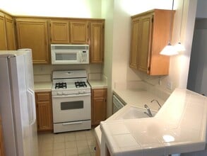 1094 Esparanza Way in San Jose, CA - Building Photo - Building Photo