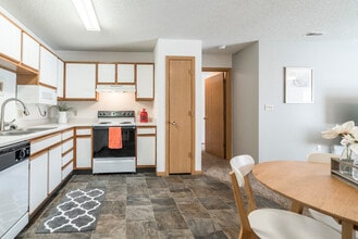 Northridge Heights Apartments in Lincoln, NE - Building Photo - Building Photo