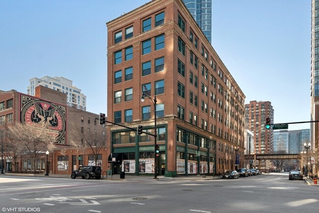 property at 900 S Wabash Ave