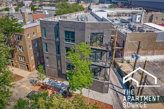 1050 W Cornelia Ave, Unit 201 in Chicago, IL - Building Photo - Building Photo