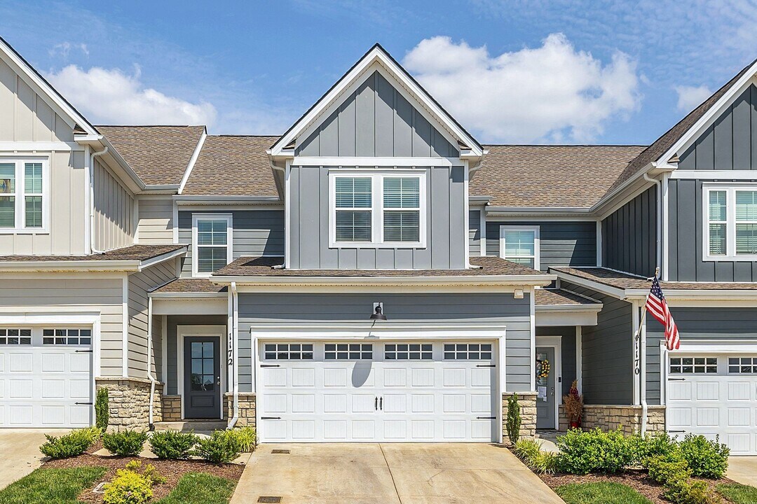 1172 Short St in Spring Hill, TN - Building Photo