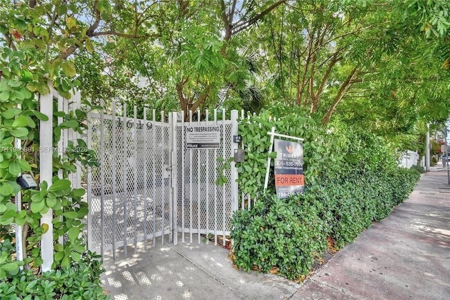 1619 Meridian Ave, Unit 5 in Miami Beach, FL - Foto de edificio - Building Photo