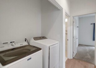 1549 Cheshire Ct in Santa Maria, CA - Foto de edificio - Building Photo
