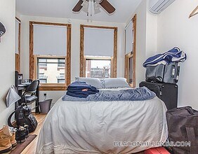 16 S Russell St, Unit 2 in Boston, MA - Foto de edificio - Building Photo