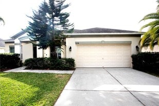 1319 Rowantree Dr in Dover, FL - Building Photo