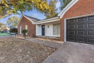 8439 River Glen Dr in Germantown, TN - Building Photo - Building Photo