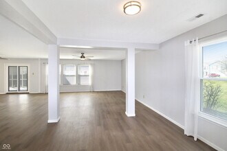 10055 Split Rock Way in Indianapolis, IN - Building Photo - Building Photo