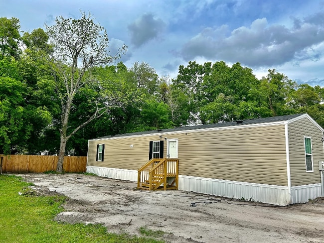 property at 925 W 26th St